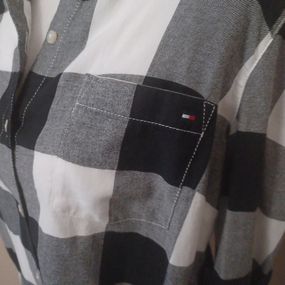 NWT Tommy Hilfiger Plaid Button Down Women's size Small - Picture 2 of 11